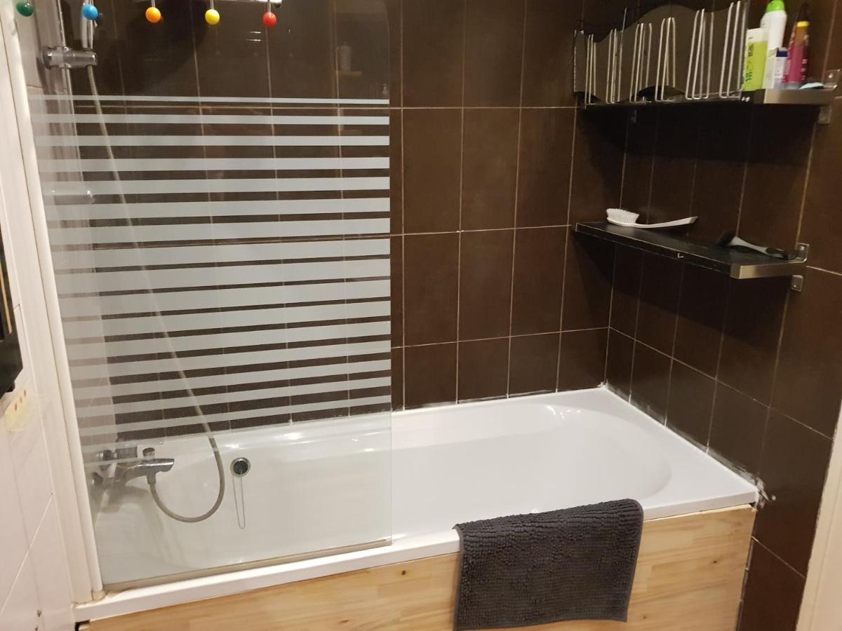 Grand Appartement Fonctionnel Et Calme Sur Lyon8 A 2 Pas Du Metro Exterior foto